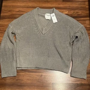 ABERCROMBIESLOUCHY V-Neck Sweater