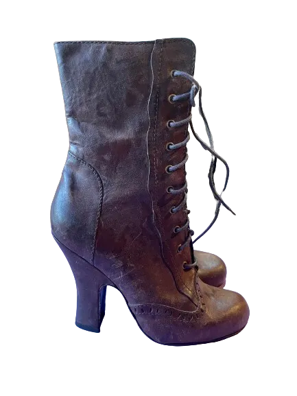 Boutique Vera Cuoio Brown Lace Up Boots
