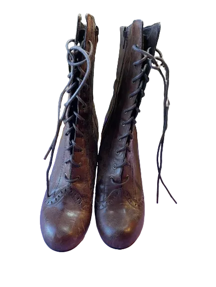 Boutique Vera Cuoio Brown Lace Up Boots