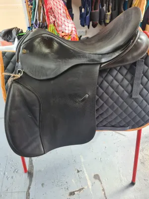 Crosby 17.5" leather GP medium Wide saddle