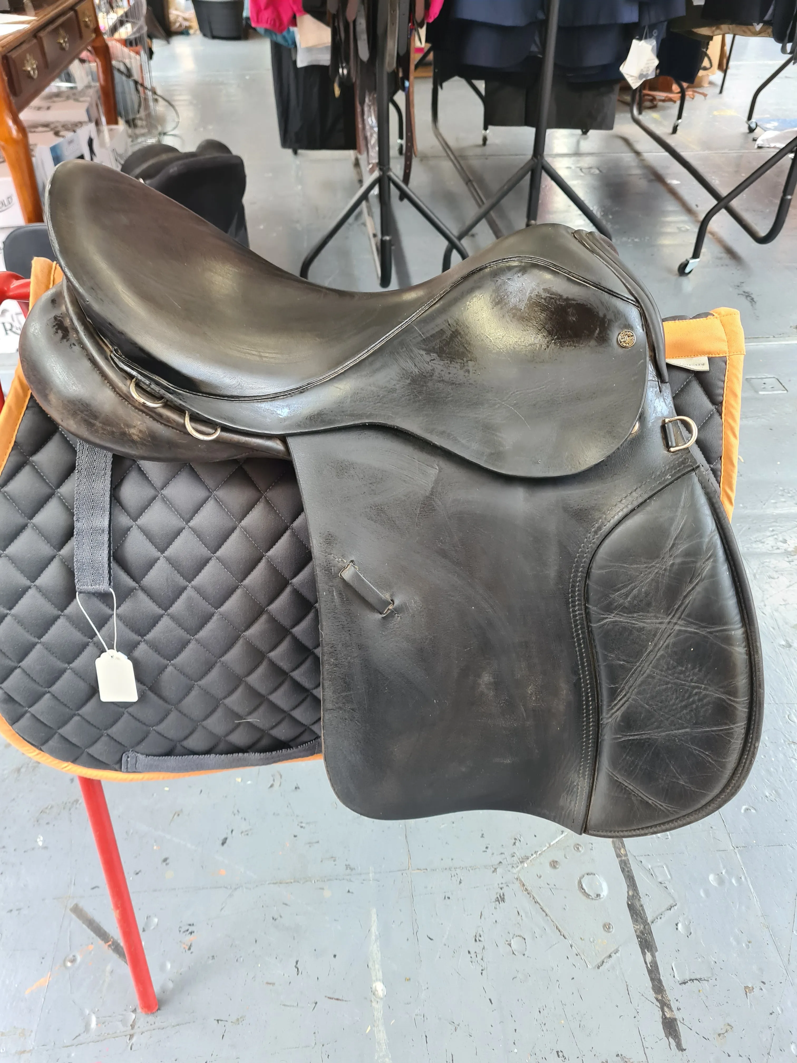 Crosby 17.5" leather GP medium Wide saddle