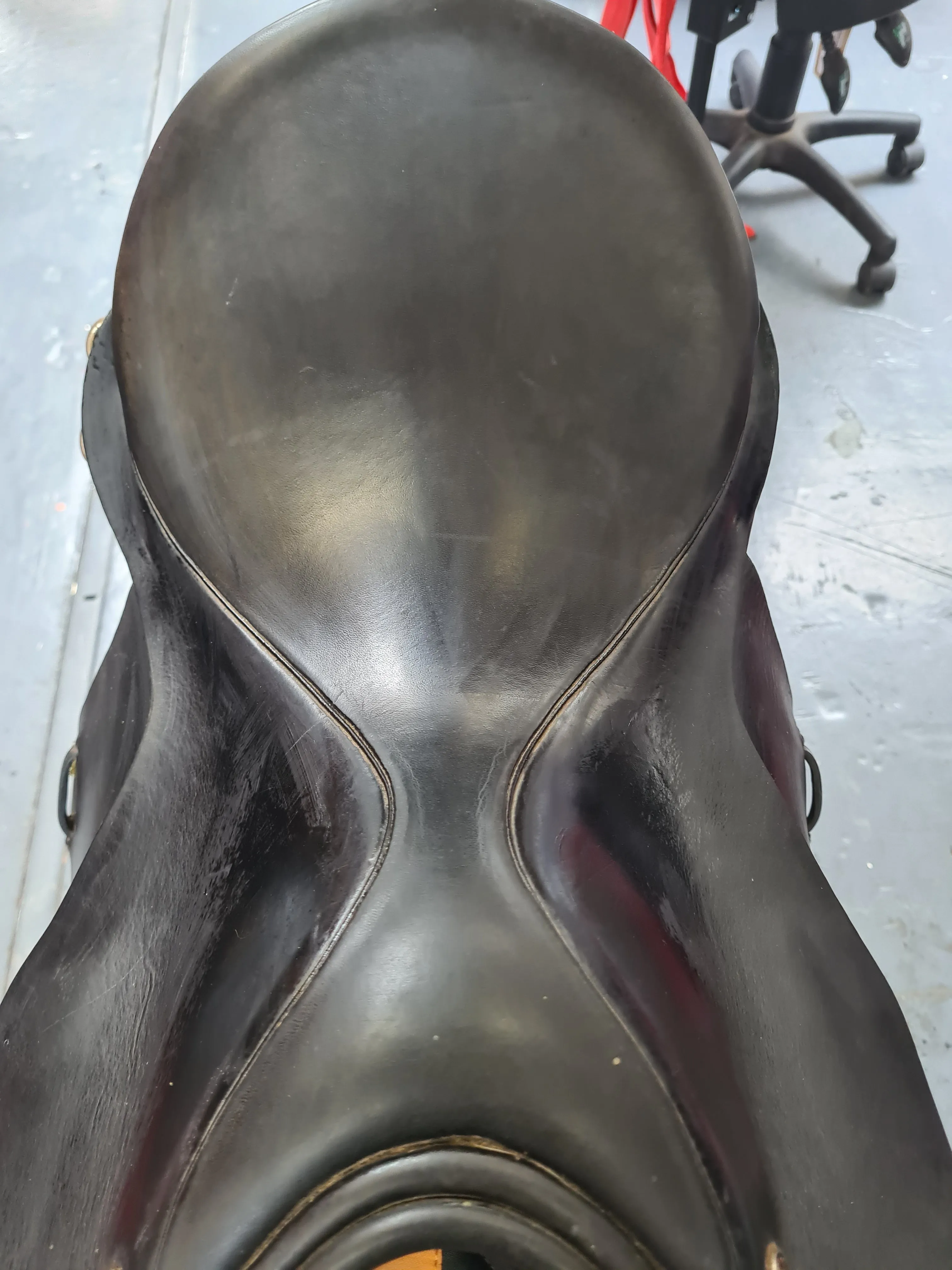 Crosby 17.5" leather GP medium Wide saddle