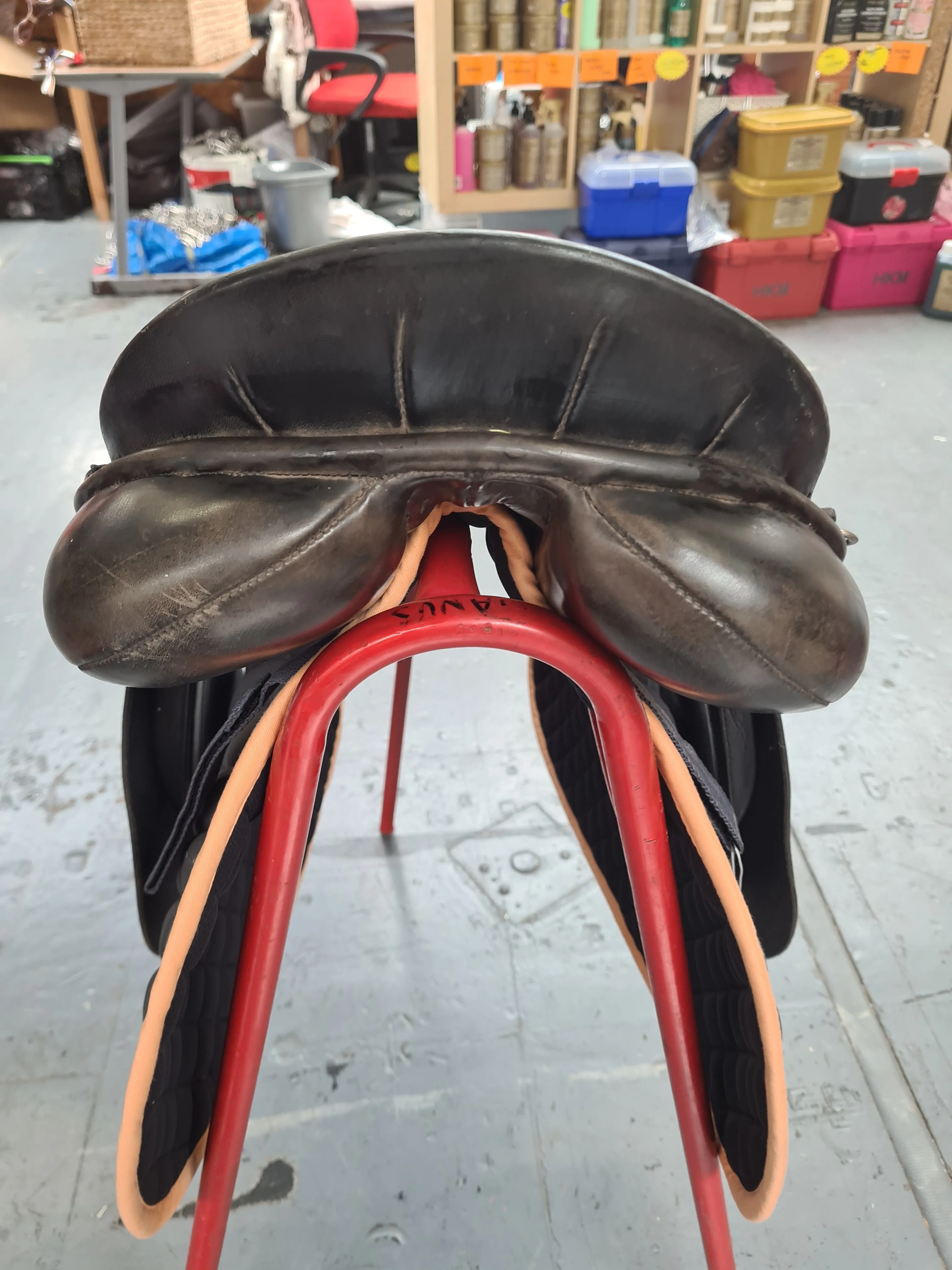 Crosby 17.5" leather GP medium Wide saddle