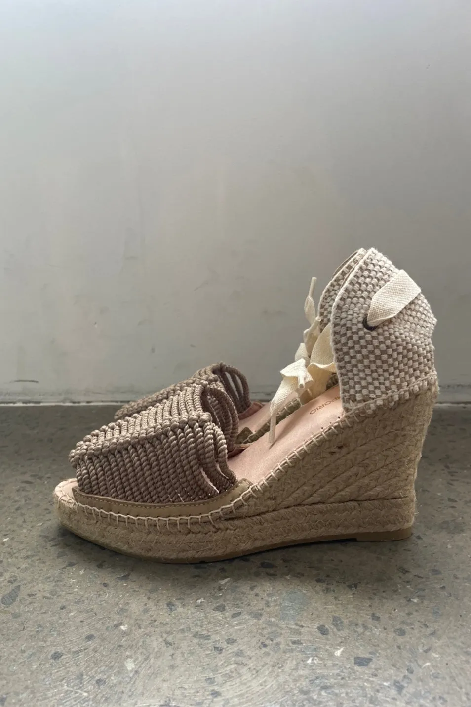 Estilo Emporio El Cordon Wedge - Taupe