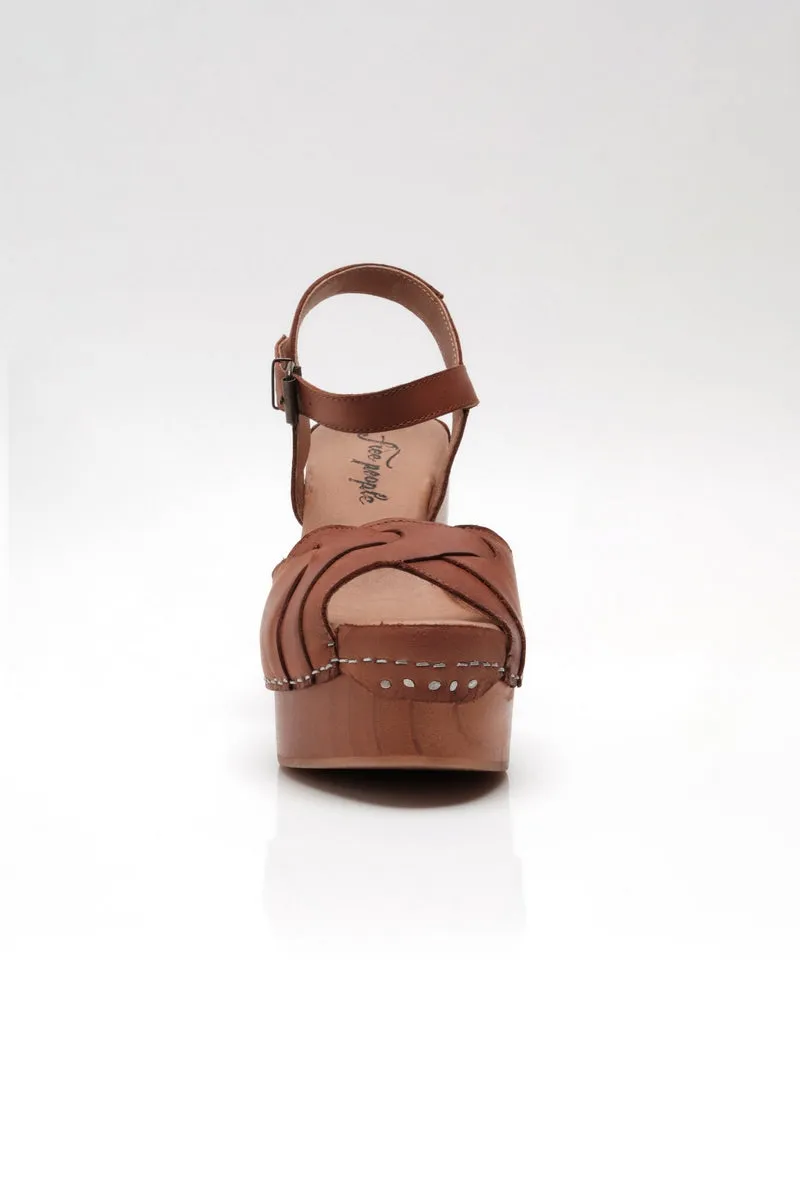 Free People - Orion Woven Clogs in Teak