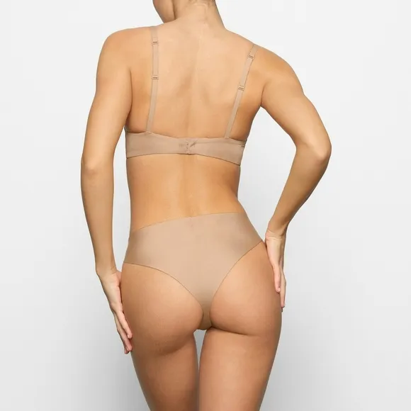 NWOT Skims Wireless Form Push-Up Plunge Bra Lightly Lined Intimate Nude Clay 34D