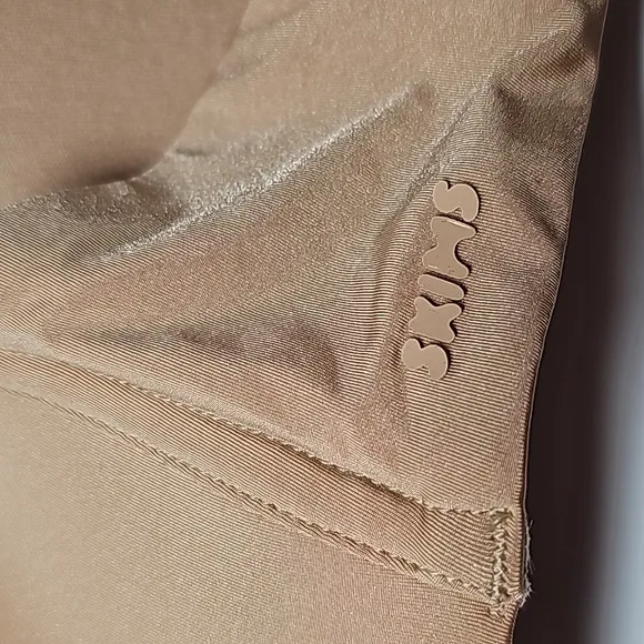NWOT Skims Wireless Form Push-Up Plunge Bra Lightly Lined Intimate Nude Clay 34D