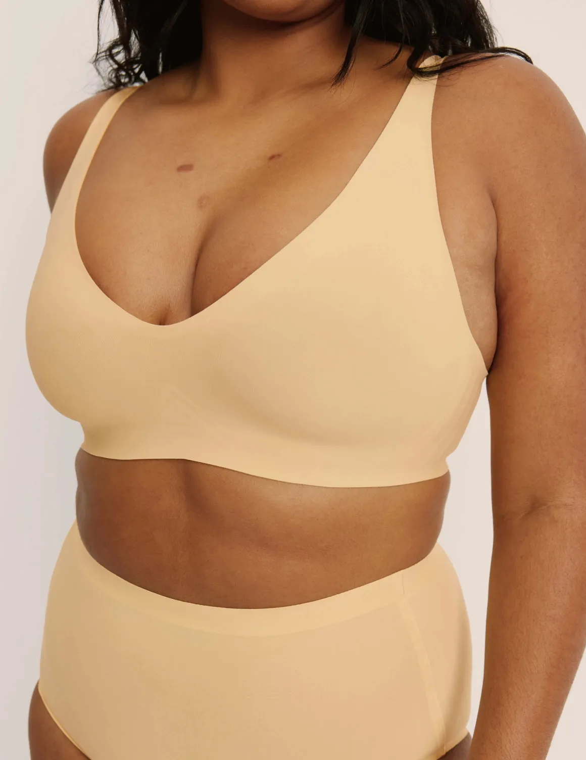 Revolution V-Neck Bra