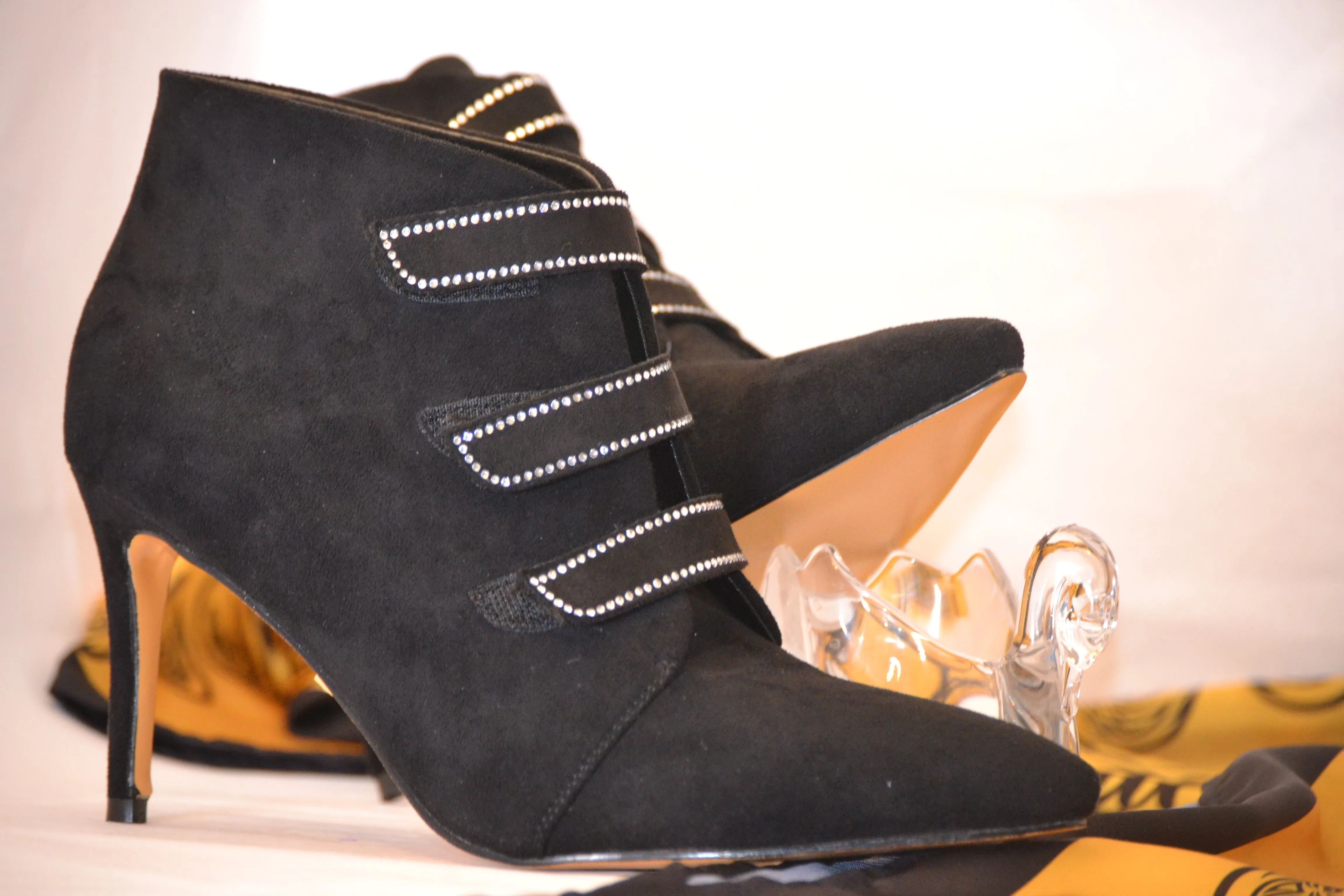 Stanlonia Suede