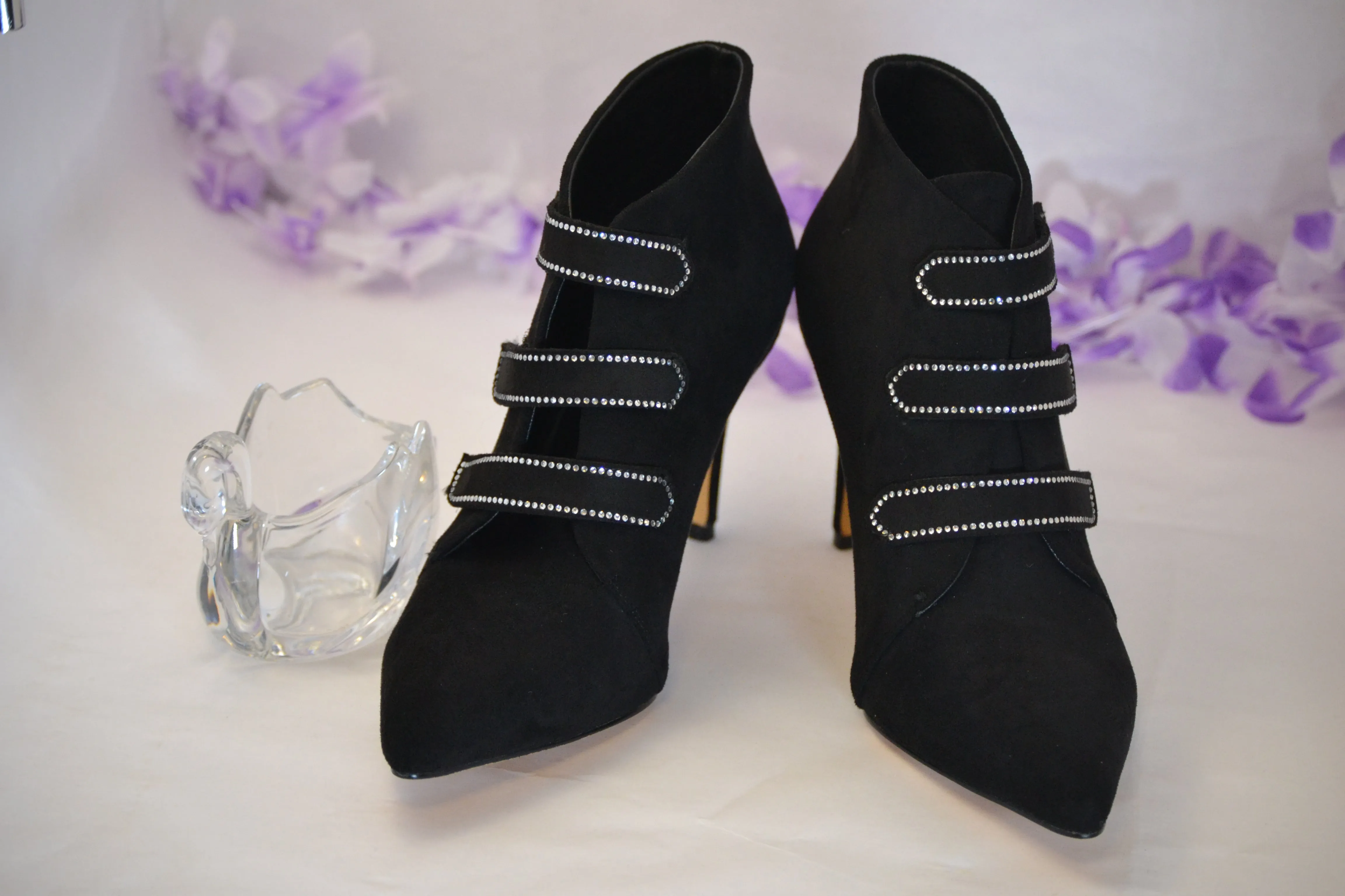 Stanlonia Suede