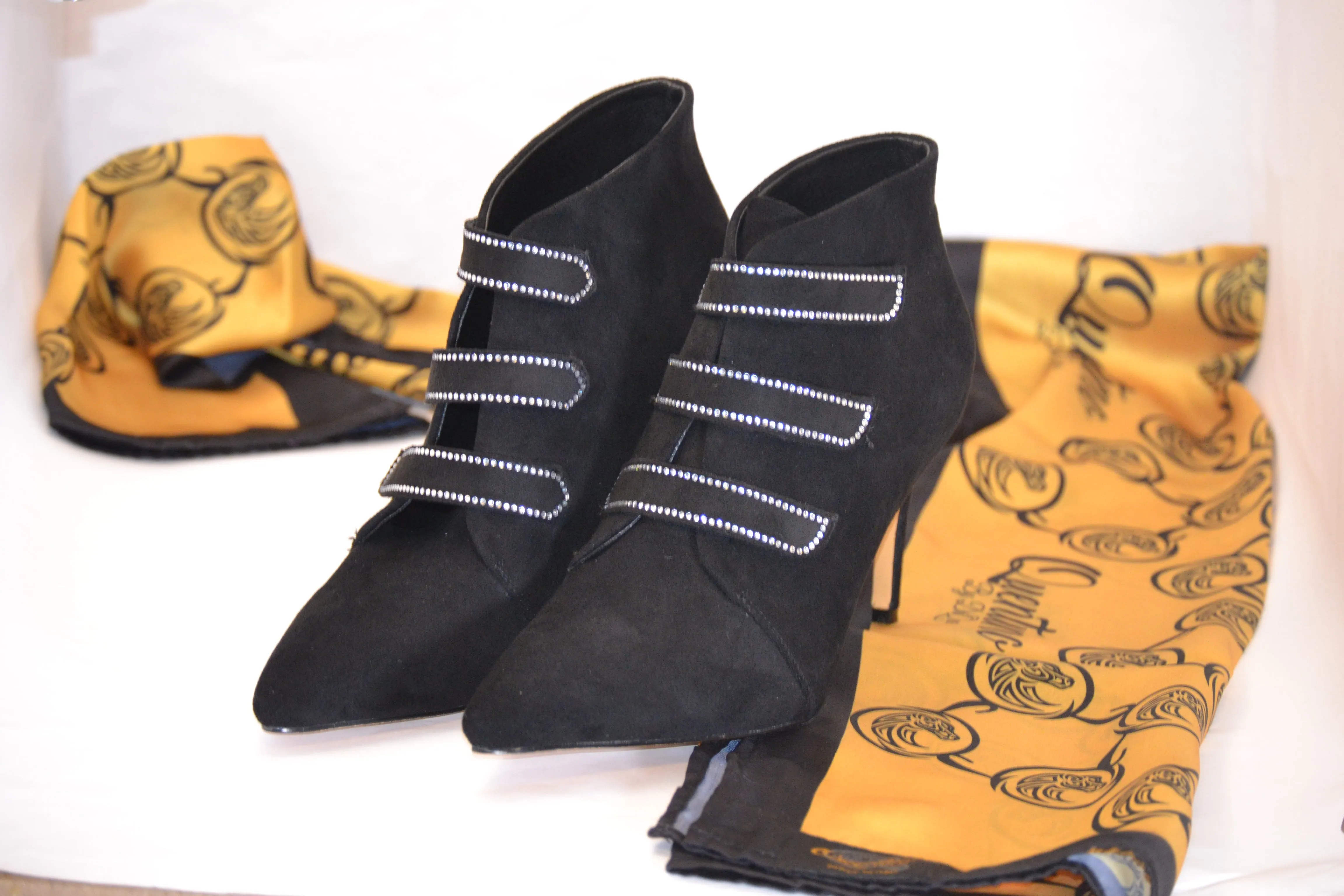 Stanlonia Suede
